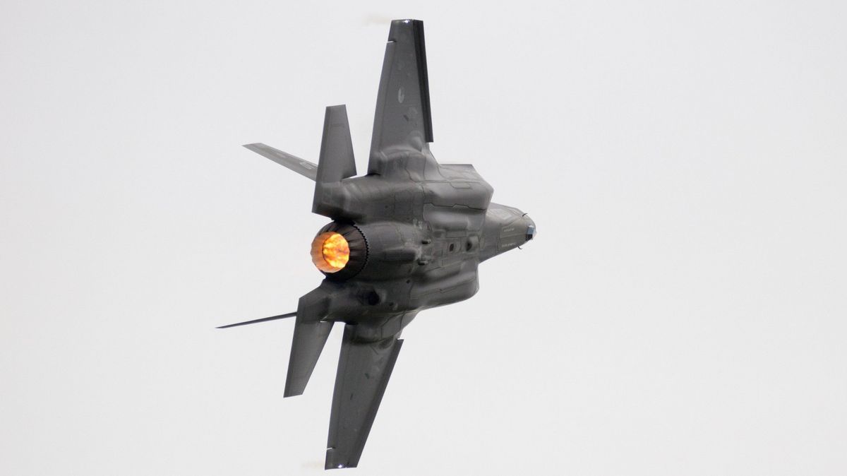 ANO odmítá 
stamiliardový 
nákup F-35